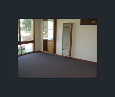 1/11 Hanover Road, Vermont South, Vic 3133 - Photo 4