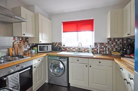 Brigantine Close, Newport - Photo 4