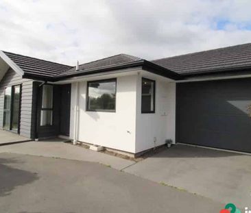 Lovely Three Bedroom Townhouse in Wigram - Photo 2