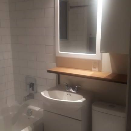 APPARTEMENT 4-1/2 - 2 CHAMBRES - INTERNET/CABLE/STATIONNEMENT - Photo 4