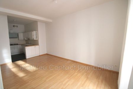 Ecusson, Location appartement 5 pièces 124 m² - Photo 2