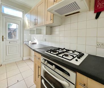 Northfield Avenue, Ealing, W13 9RR - Photo 5