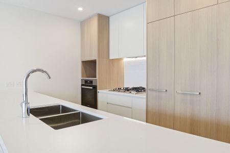 Stylish two bedroom + study in the sought-after Maison Building - Photo 3