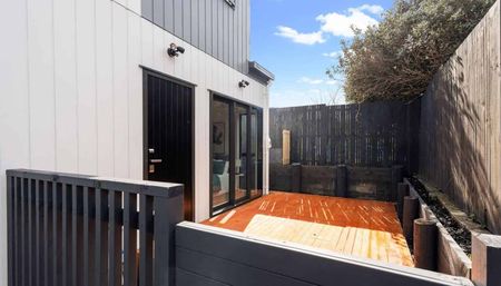 Pakuranga Heights - Nearly New 3Beds - Photo 4