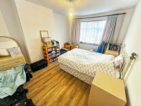 4 bedroom semi-detached house to rent - Photo 3