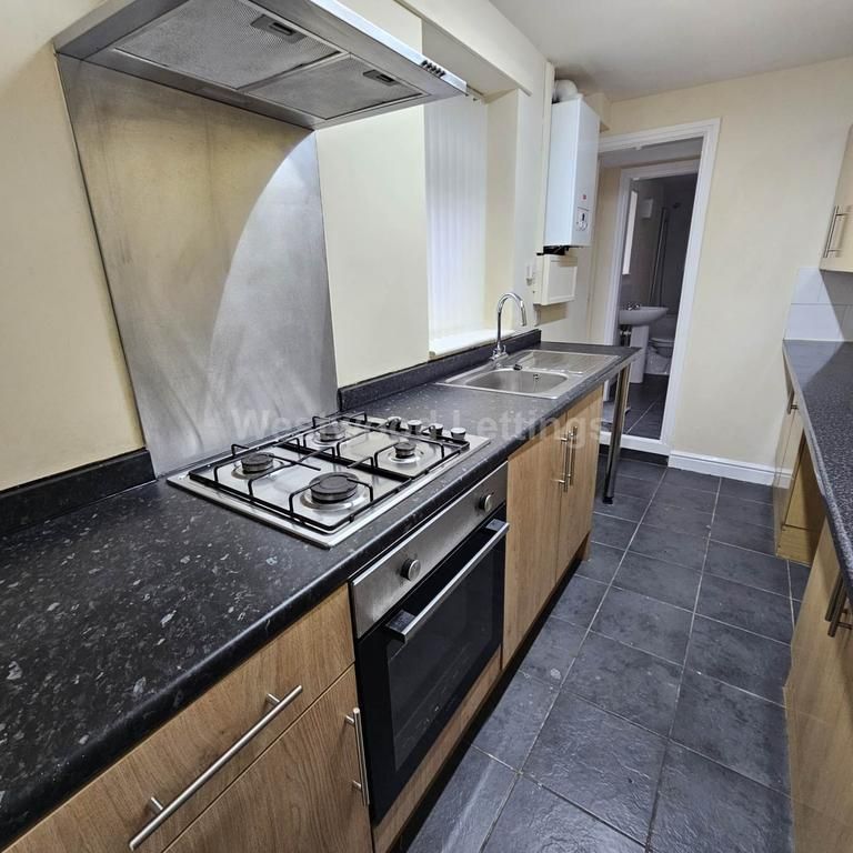3 bedroom terraced house to rent - Photo 1