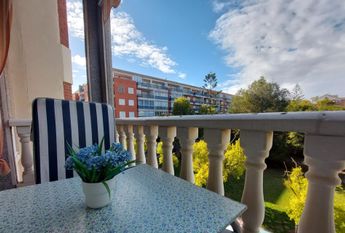 Apartamento 2 dormitorios con piscina al lado del mar