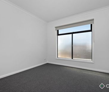 Modern Townhouse in Popular Estate. - Photo 3