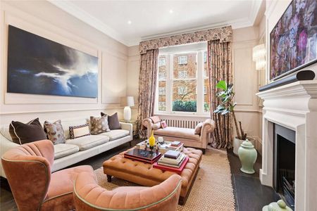 A beautifully refurbished four bedroom Chelsea townhouse offering striking design, generous living spaces and versatile modern amenities. - Photo 2