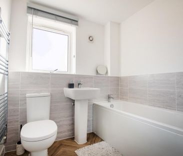 2 bedroom penthouse to rent - Photo 2