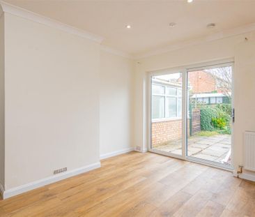 3 bed Bungalow To Let - Photo 2