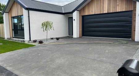 Beautiful 5 Bedroom Family Home in Popular Country Downs, Halswell!! - Photo 2