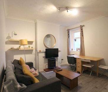 4 bedroom terraced house to rent - Photo 1