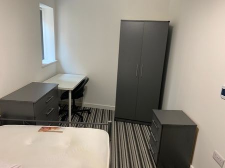 2 bed Apartment for Rent - Photo 2