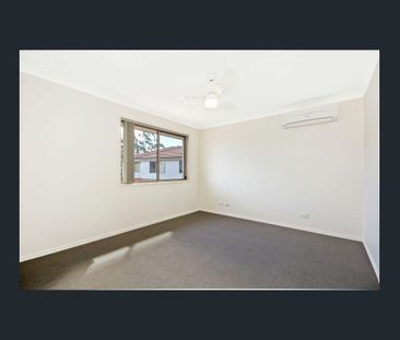 Family Friendly Townhouse in Wishart Primary and Mansfield High Cat... - Photo 1