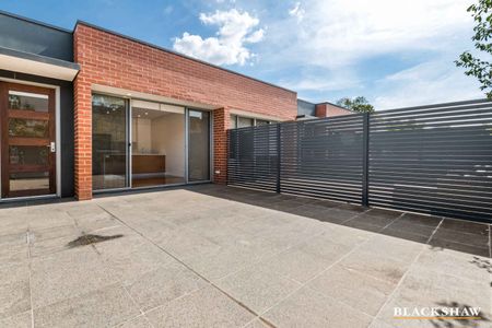 Sun-drenched one bedroom apartment - Photo 4