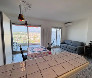 NICE LE PORT GRAND STUDIO MEUBLE AVEC TERRASSE& GARAGE - Photo 1