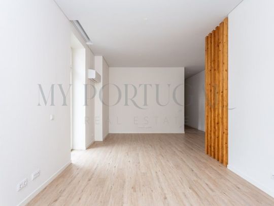 2 room luxury Apartment for rent in Arco do Carvalhao, Lisbon - Photo 1