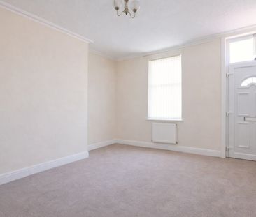 2 Bed Terraced House, Claremont Place, LS12 - Photo 1