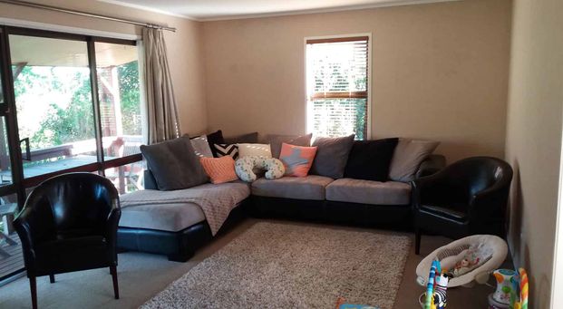 Dinsdale family home overlooking park - Photo 1