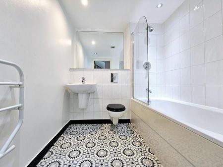 2 bedroom penthouse to rent - Photo 2