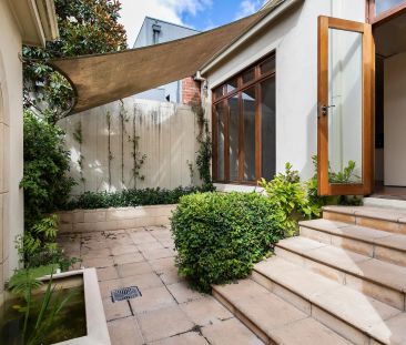 Beautifully Maintained Townhouse - Quiet & Convenient Location - Photo 6