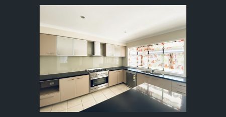 Spacious and plenty of room for the whole family. - Photo 4