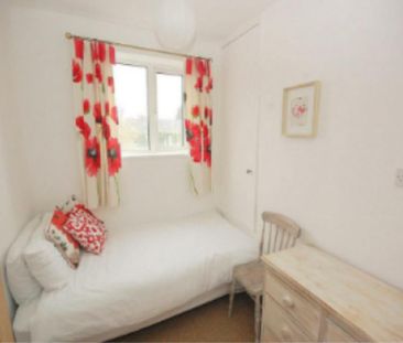 Fantastic bright, peaceful, private maisonette with generous garden in a great Hitchin location. - Photo 6