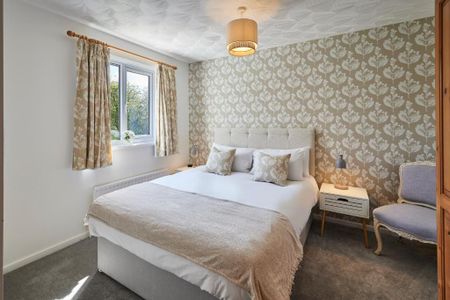 3 bedroom semi-detached house to rent - Photo 2