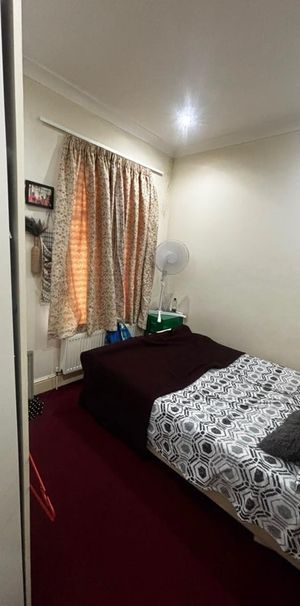 Room in a Shared House, Orwell Road, E13 - Photo 1