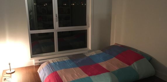 Superbe condo dans Villeray, dans un quartier paisible proche de toutes commodités, avec piscine intérieure, sauna, gym, ascensseurs et stationnement - Photo 2