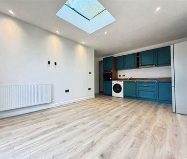 Elm Close, Twickenham, TW2 5JR - Photo 1