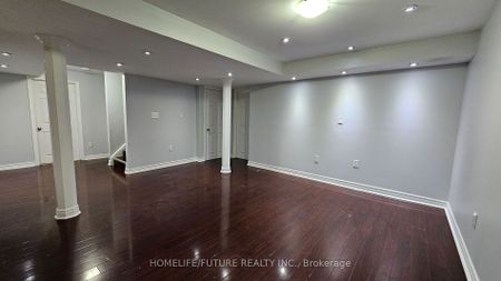 Detached Home For Lease | N8128288 - Photo 2