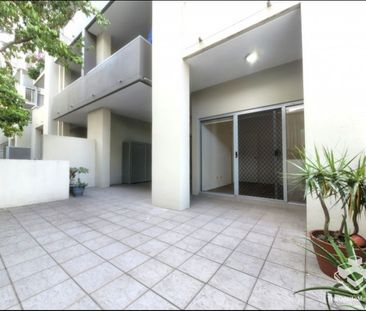 Newly Renovated 2Beds 2Baths + Study Room, ALL Brand-New Appliances... - Photo 5