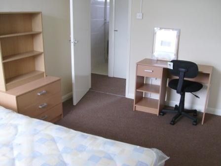 4 Bedroom bungalow - Photo 3