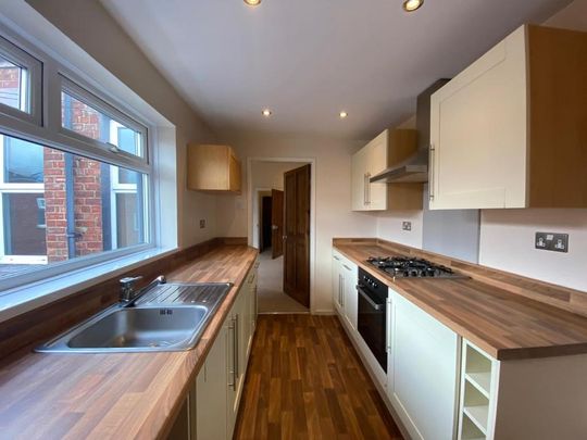 3 bedroom flat to rent - Photo 1