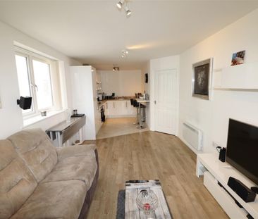 Manor Way, Borehamwood - Photo 3