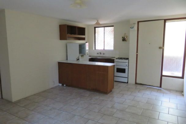 Unfurnished 2 bedroom Unit - Photo 1