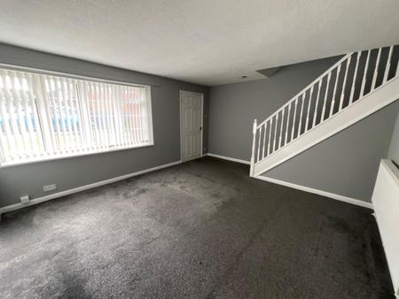 3 bedroom House To Let Total Size: 905 SQ FT - Photo 2