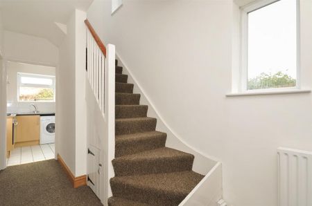 3 bedroom semi-detached house to rent - Photo 5