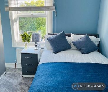 1 bedroom in a house share to rent - Photo 3