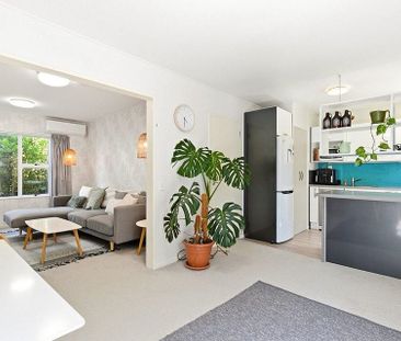 3 Bed Townhouse Central Khandallah - Cat Allowed - Photo 1