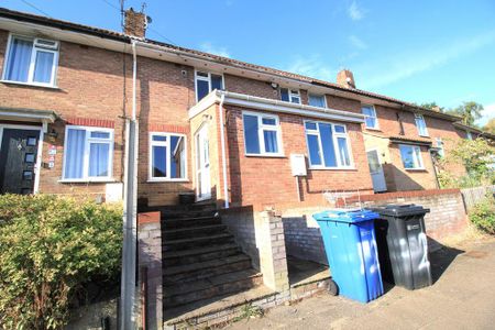 4 bedroom terraced house to rent - Photo 5