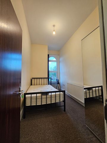 7 Bed Terraced House, Wilbraham Road, M14 - Photo 3