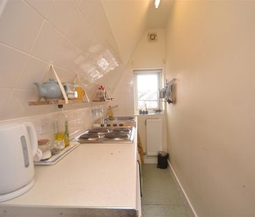 1 bedroom Flat To Let - Photo 2