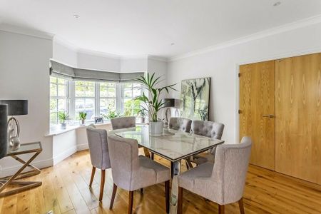 FETCHAM - Hazelway Close - Photo 2