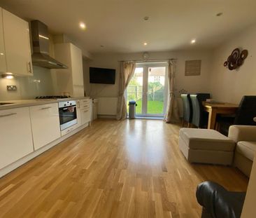 4 bedroom end of terrace house to rent - Photo 3