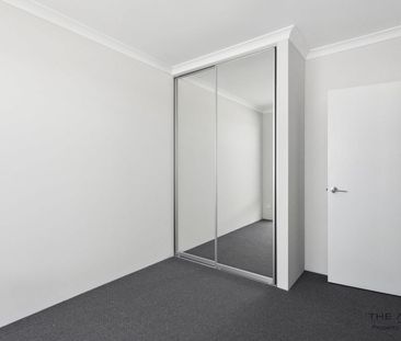 Beautiful, Modern Brand-newly Built Home - Photo 2