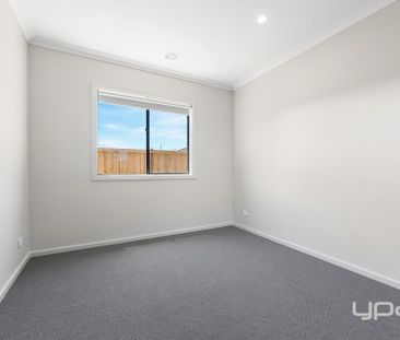 BRAND NEW FAMILY HOME! - Photo 5