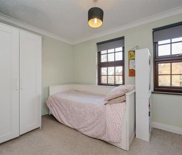2 bedroom semi-detached house to rent - Photo 4